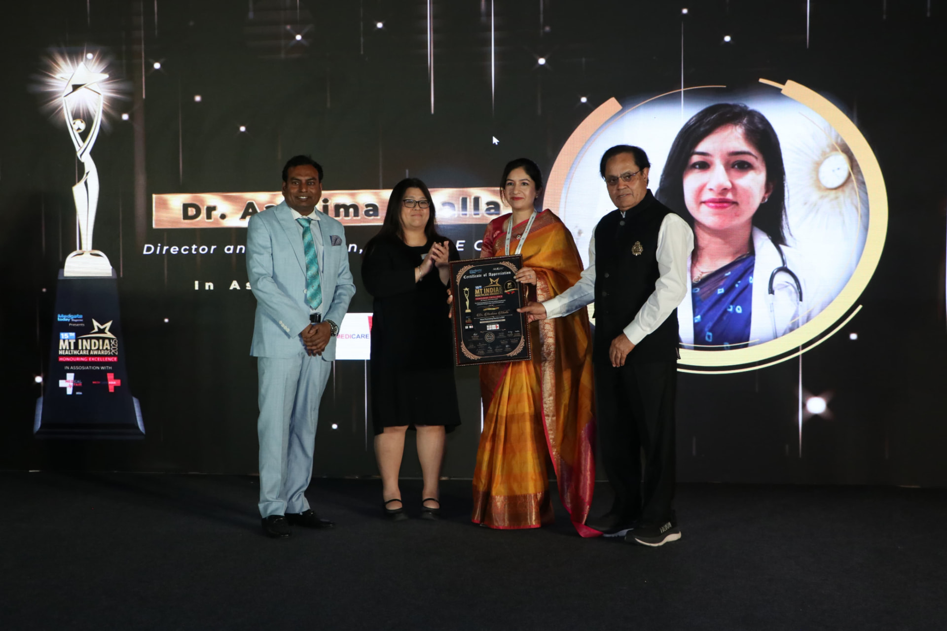 Dr. Aashima Chopra receiving her award on stage at the MT India Healthcare Awards 2025